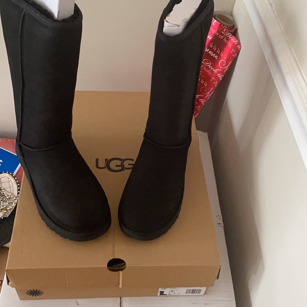 Classic Tall UGG BOOTS-Color (Black)